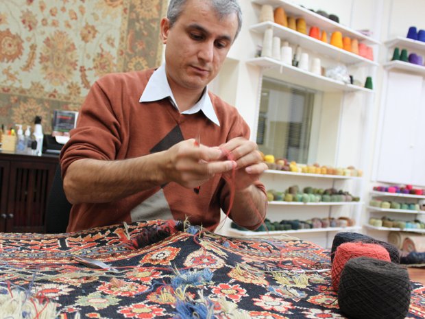 Samet Durmus restores an 1880s Persian rug by hand.