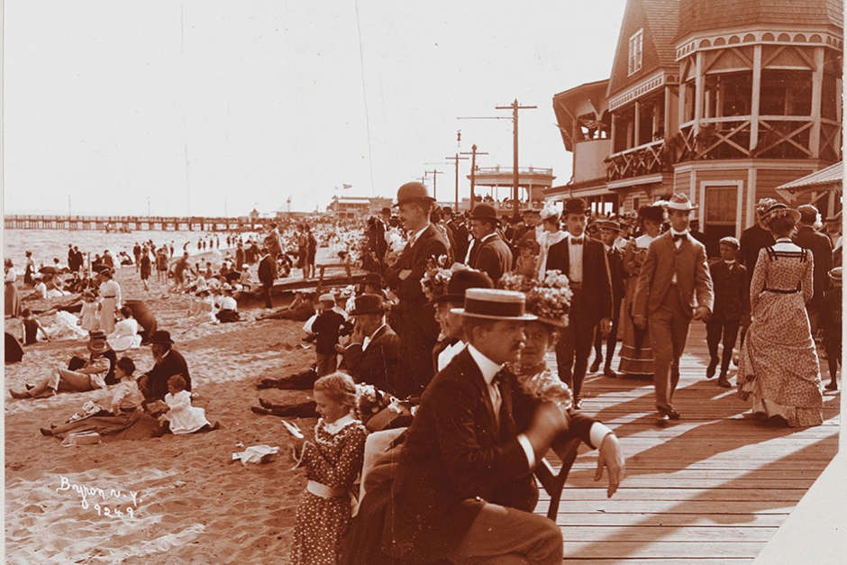 “Byron Company, Bathing, Midland Beach, 1899,” part of The Byron Collection of the Museum of the City of New York, is featured in the exhibition “From Farm To City: Staten Island 1661-2012.” Museum of the City of New York.