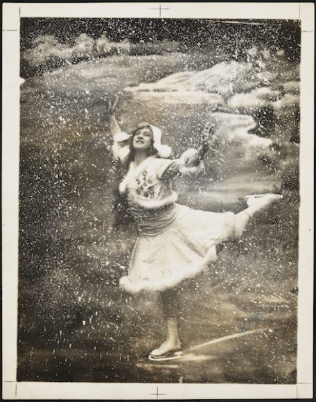 Count Jean de Strelecki. (Charlotte in “Hip! Hip! Hooray!”), 1915. Gelatin silver print. Museum of the City of New York, gift of Leonie Sigrist, 46.404.26. Courtesy Museum of the City of New York.
