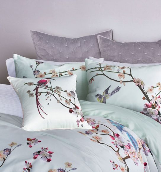 TedBaker_FlightOfTheOrientMint_3Q_Detail_04_forweb