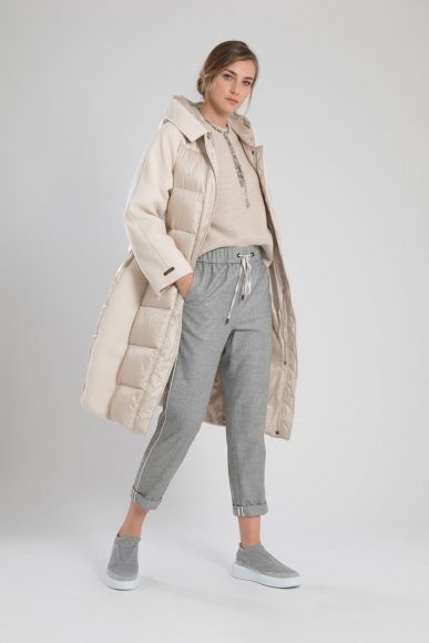 VIRGIN WOOL VELOUR DOWN COAT WITH HOOD. Courtesy Peserico.