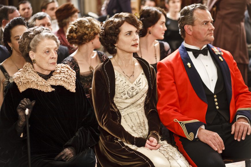 “Costumes of Downton Abbey” features outfits worn by Crawley family characters played by Dame Maggie Smith, Elizabeth
McGovern and Hugh Bonneville. Photograph by Nick Briggs, Carnival Film and Television Limited 2011.