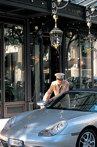 Arriving at Hotel Hermitage. Photograph copyright Monte-Carlo Société des Bains de Mer.