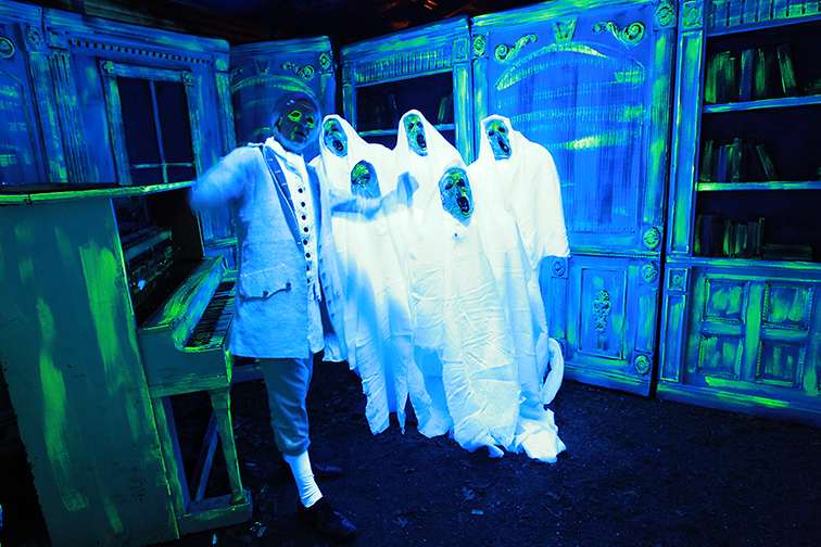 Ichabod Crane and his ghostly chorus at “Horseman’s Hollow.” Photograph by Jennifer Mitchell