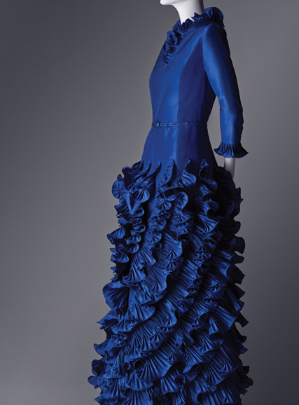 A fashion image from “Oscar de la Renta: His Legendary World of Style” (Rizzoli), written by André Leon Talley. Photograph courtesy of Rizzoli.