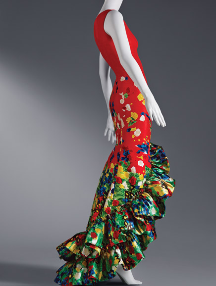 A fashion image from “Oscar de la Renta: His Legendary World of Style” (Rizzoli), written by André Leon Talley. Photograph courtesy of Rizzoli.