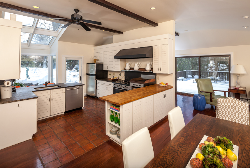 [4] Kitchen, Shagbark Road property.