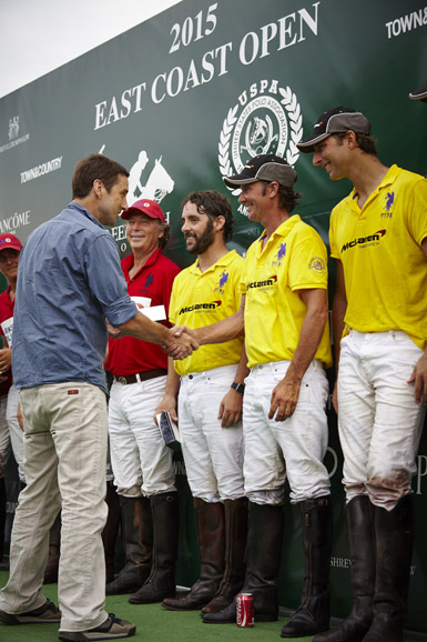 Actor Luke Wilson congratulates Nick Manifold on winning Best Playing Pony in the victory against Turkish Airlines. Photograph by ChiChi Ubina. Photograph courtesy Greenwich Polo Club.