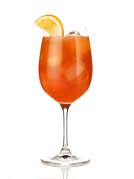 Prosecco adds the finishing touch to the Disaronno Operetta. Courtesy Disaronno.