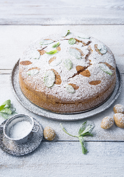 © A Taste of Greece - Recipes, Cuisine & Culture by HRH Princess Tatiana & Diana Farr Louis, published by teNeues. Greek New Year's Cake, Recipe Rita Wilson, Photo © Antonios Mitsopoulos. All rights reserved.