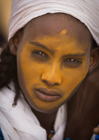 The yellow makeup worn during the Gerewol Festival is found naturally in the desert.