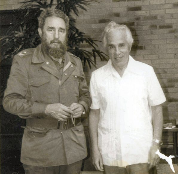 Fidel Castro with The New York Times’ Bill Kovach and Seymour Topping in 1983. Photograph by a Cuban government photographer