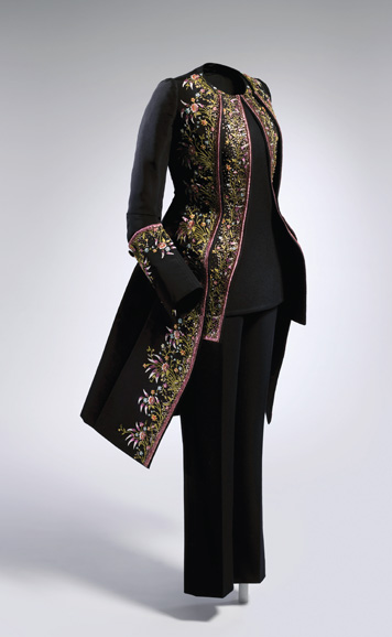 Ensemble, Raf Simons (Belgian, born 1968) for House of Dior (French, founded 1947), autumn/winter 2014-15 haute couture; The Metropolitan Museum of Art, Gift of Christian Dior Couture, in honor of Harold Koda, 2016 (2016.256). © The Metropolitan Museum of Art, Photo by Anna-Marie Kellen.