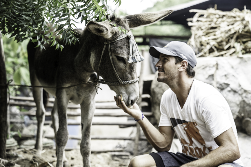 Nic Roldan in Guatemala
with Brooke USA seeing
some of Brooke’s work
firsthand. Photograph
by Enrique Urdaneta.