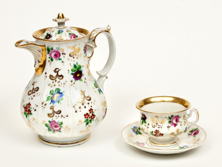 Tielsch Porzellan-Manufaktur, Altwasser, Prussia. Coffeepot, cup and saucer, ca. 1853. Porcelain. New-York Historical Society, 1944.331cd, k, dd. Image courtesy Bard Graduate Center Gallery.