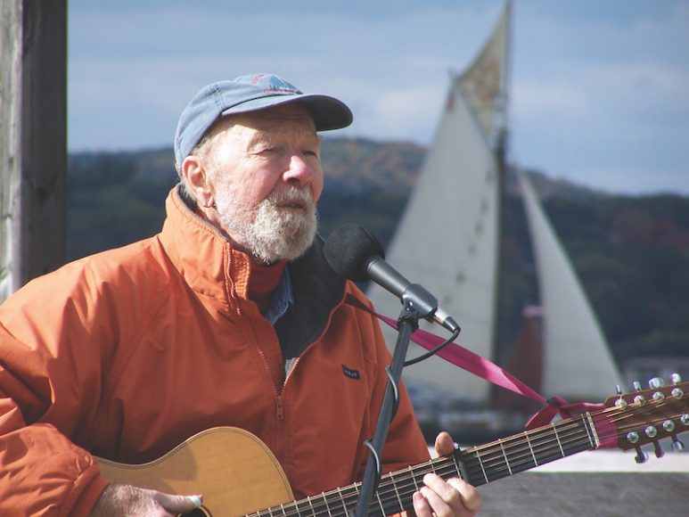 Pete Seeger. Photograph by Dona Crawford. Courtesy Northern Dutchess Symphony Orchestra.