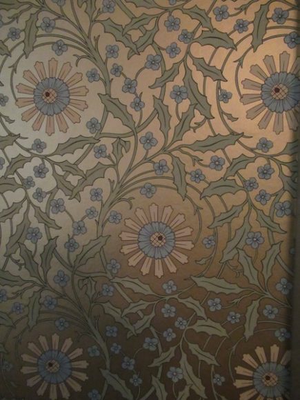 A tour of floral decoration in Glenview, the Hudson River Museum’s 19th-century mansion, followed the Aug. 9 lecture and spotlighted examples such as this wallpaper. Photograph by Mary Shustack.
