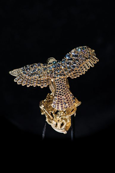 The Landing Falcon ring of gold with spinel and diamonds. Photograph © Harald Gottschalk.