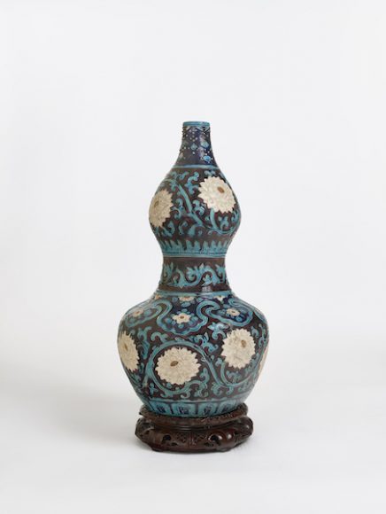 Late Ming Dynasty (16th Century), Large Double-Gourd Vase, With lotus blossoms, scrolling foliage, Porcelain with Fa hua enamels. Image/captions courtesy of Kykuit, National Trust for Historic Preservation, bequest of Nelson A. Rockefeller. 
