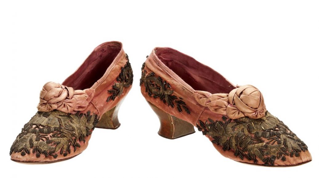 Boudoir shoes, 1867, Paris, France, Silk, embroidery, metallic thread.
Stuart Weitzman Collection, no. 101 Photo credit: Glenn Castellano, New-York Historical Society. Courtesy New-York Historical Society.
