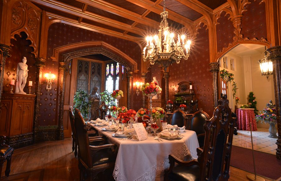 Diana Gould Ltd. of
Elmsford created a dramatic dining room scene for “Spring Blossoms” at Lyndhurst. Photograph by Bob Rozycki.