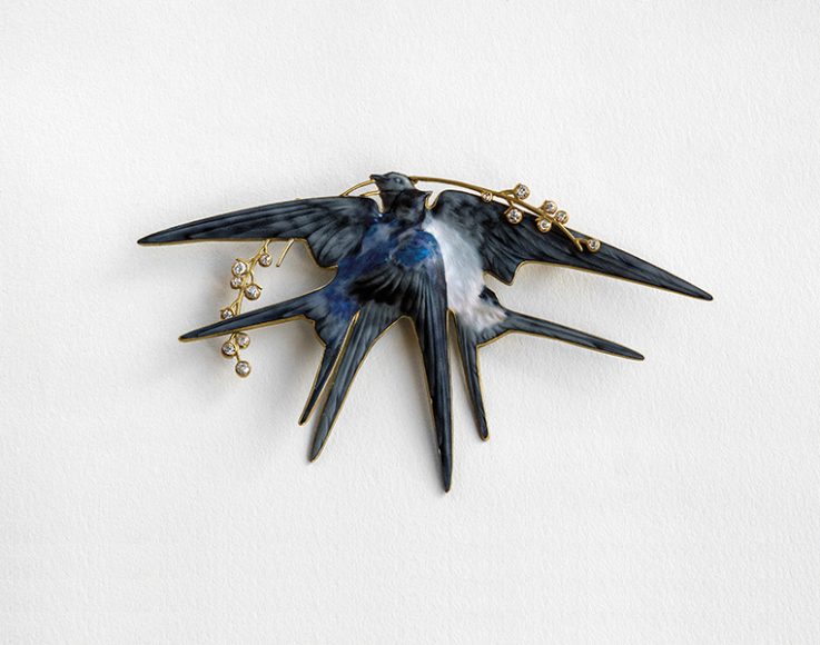 René Lalique (1860-1945). Swallows pendant brooch. Paris, c. 1906-8. Gold, ronde-bosse enamel and counter enamel, old-style brilliant-cut diamonds. H. 6.2 cm; W. 10.8 cm. Gift of Madame Stéphane Desmarais, 1983. Inv. 54422 A. Image © Thames & Hudson LTD, London. Photograph by Jean-Marie del Moral.