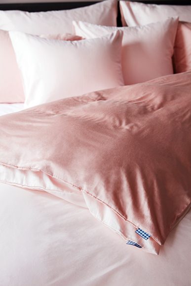 Light Pink and Misty Rose, part of the Satin Pure collection. Courtesy Hästens.