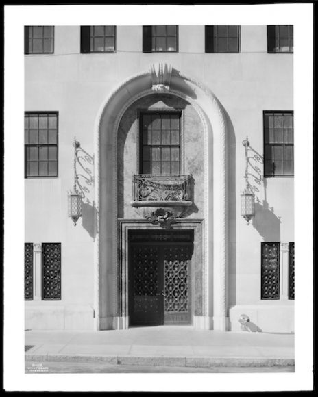 770 Park Avenue apartment entrance, October 26, 1930. Photo by Wurts Bros. Museum of the City of New York, Wurts Bros. Collection, gift of Richard Wurts, X2010.7.1.7261. Courtesy Museum of the City of New York.