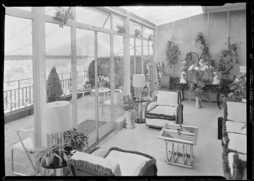 Elizabeth Arden’s penthouse at 834 Fifth Avenue, looking north May 23, 1933. Photo by Samuel Gottscho. Museum of the City of New York, gift of Gottscho-Schleisner, 88.1.1.2821. Courtesy Museum of the City of New York.