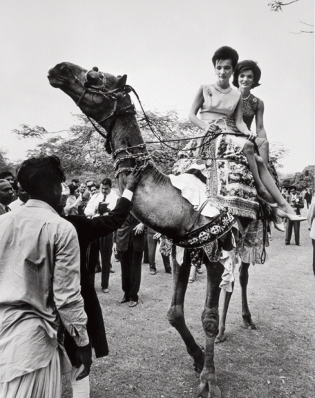 President John F. Kennedy asked wife Jacqueline to make a diplomatic trip to India and Pakistan, and Jackie brought sister Lee Radziwill along as her closest companion. The trip was a spectacular success, with thousands turning out to cheer “America’s Queen” and her “lady in waiting.” Karachi, Sindh, Pakistan. March 1962. Courtesy John F. Kennedy Presidential Library and Museum.