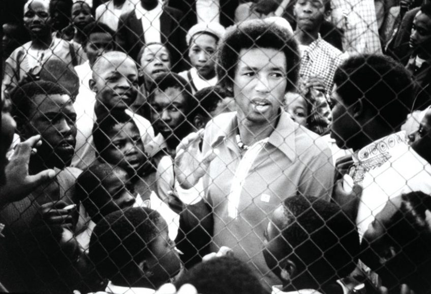 Arthur Ashe talks with young fans in Soweto, South Africa, Nov. 23, 1973. Photograph by Gerry Cranham/Getty Images.