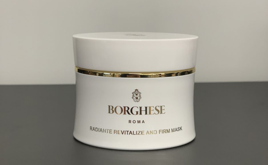 Borghese’s Gold Mask leaves skin feeling taut yet supple and oh-so-smooth.
Photograph by Sebastián Flores.
