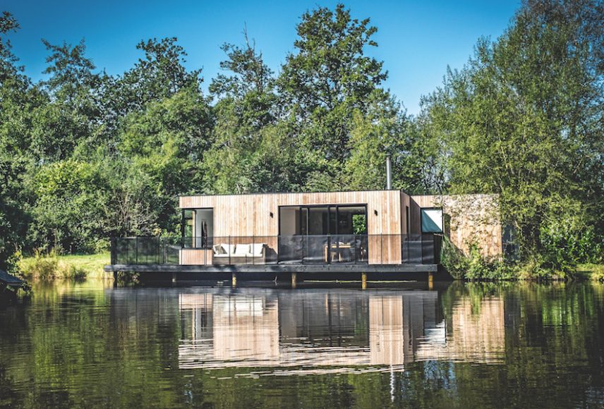 Boutique Modern: Buck’s Coppice, Hooke, Dorset, UK. The cabin is anchored to the shore but has a deck that cantilevers over the water, creating the impression that the house is floating. Photograph © 2019 Sandra Whipham. Courtesy Thames & Hudson.