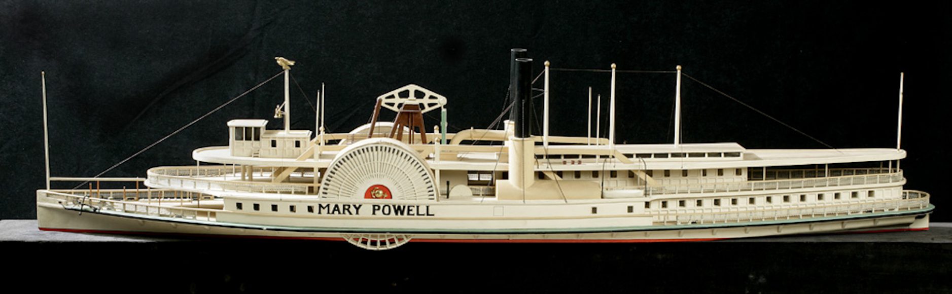 Model of the Mary Powell, 1947. New-York Historical Society, Gift of Mr. Edward Hungerford. Courtesy New-York Historical Society Museum & Library.