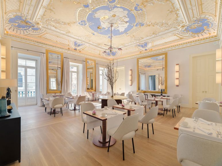 Mirrored breakfast room, One Palácio da Anunciada. Photograph courtesy One Palácio da Anunciad