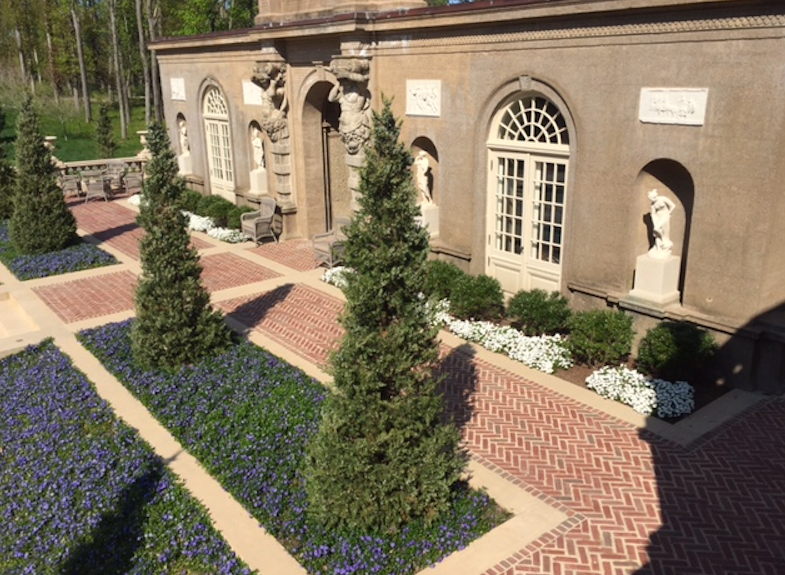 Castle Hill Casino in bloom, 2016. Photograph: Robert Murray, The Trustees Archives and Research Center. Courtesy Greenwich Decorative Arts Society.