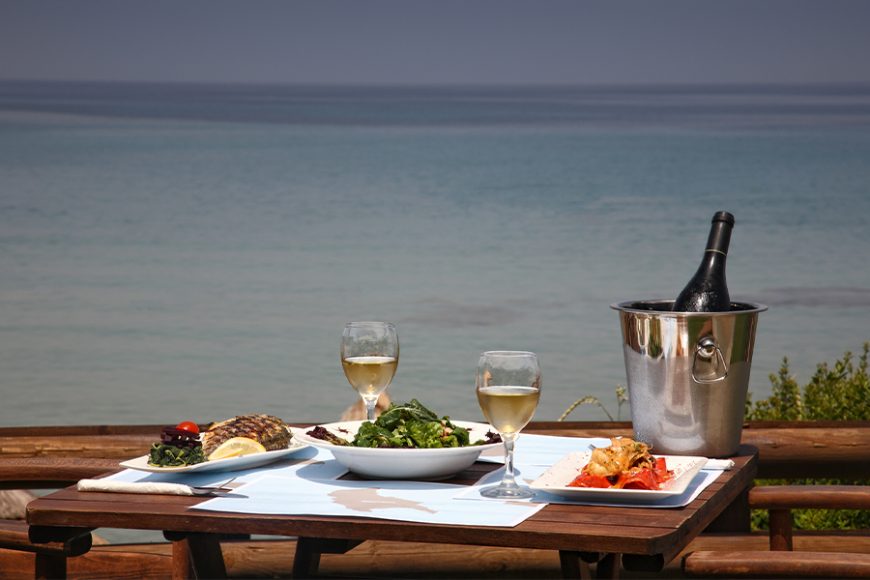 Lunch set for 
two by the sea.