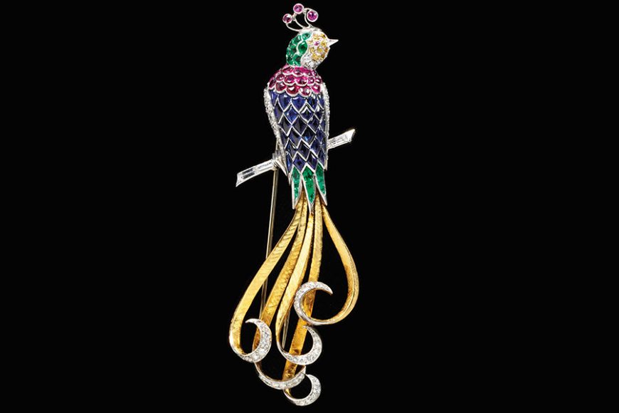 Gold, platinum, yellow and colorless diamonds, emeralds, rubies and sapphires. France, 1940-50. M.121-2007. Given by the American Friends of the V&A through the generosity of Patricia V. Goldstein. © 2019 Victoria and Albert Museum, London.