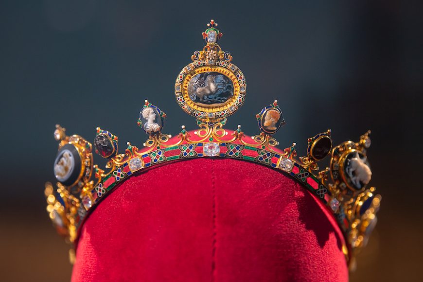 This intricate diadem is part of the stunning Devonshire Parure on display within “Treasures from Chatsworth: The Exhibition” at Sotheby’s in Manhattan. © Devonshire Collection. Reproduced by permission of Chatsworth Settlement Trustees.