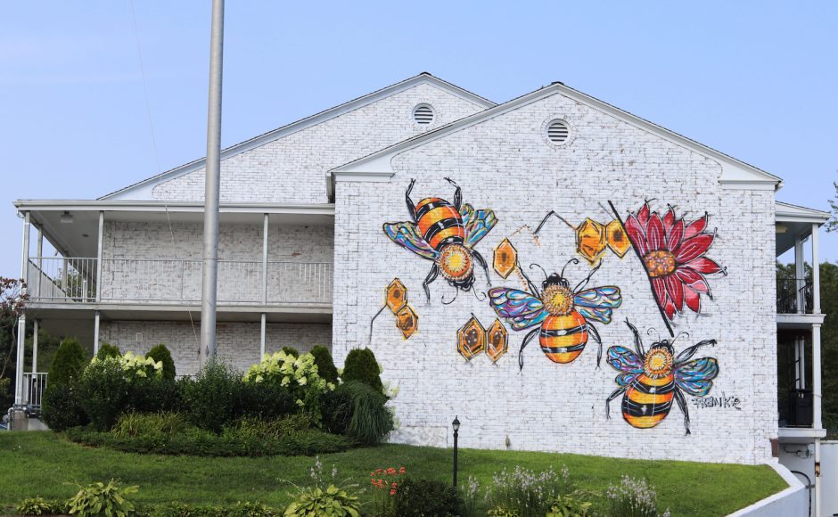 Frankie Fieri’s honeybee-themed mural “buzzes” around the Circle Hotel Fairfield through the fall. Courtesy Circle Hotel Fairfield.