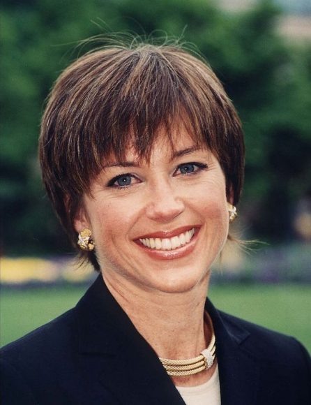 Dorothy Hamill, seen here at the Smithsonian Institute in 2001, will take part in Americares’ “Blades for the Brave” online benefit tonight, April 17. Photograph by John Mathew Smith/celebrity-photos.com.