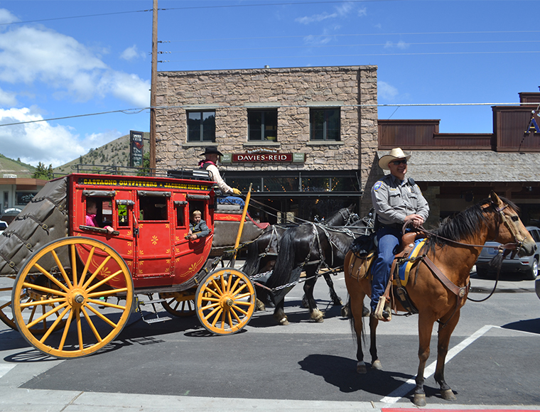 The stagecoach pulls 
into Jackson.
Courtesy Sloane Travel Photography.
