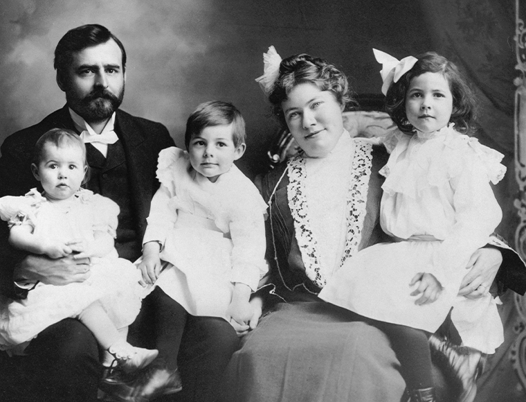 A Hemingway family portrait, October 1903. From left to right, Ursula, Clarence, Ernest, Grac, and Marcelline Hemingway. Courtesy Ernest Hemingway Collection, John F. Kennedy Presidential Library and Museum, Boston.