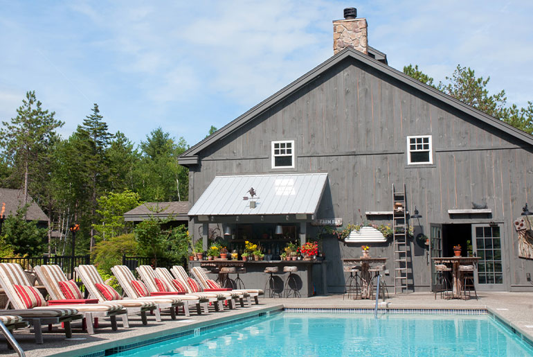 Bar at Hidden Pond Kennebunkport’s Serenity Pool. Courtesy Hidden Pond Kennebunkport.