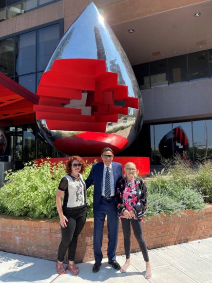 From left, ArtsWestchester Deputy Director Kathleen Reckling; Ginsburg Development Companies
Principal Martin Ginsburg and ArtsWestchester CEO Janet Langsam at the Tuesday, Aug. 24 unveiling of Georgi Minchev’s “Fragments of Something Bigger” outside GDC’s 50 Main St. building
