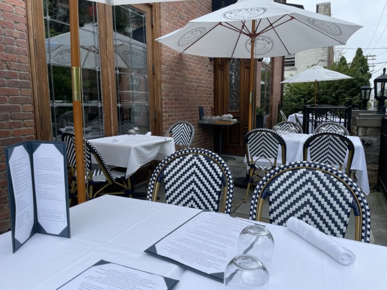 The street terrace at 
Townhouse in Greenwich.